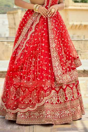 Kalighata Red Silk Sweetheart Neck Tani Bridal Lehenga Set Online at Aza Fashions Kalighata_Red Silk Sweetheart Neck Tani Bridal Lehenga Set _Online_at_Aza_Fashions