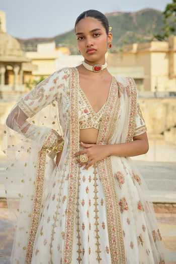 Kalighata Ivory Silk V-neck Yamuna Bridal Lehenga Set Online at Aza Fashions Kalighata_Ivory Silk V-neck Yamuna Bridal Lehenga Set _Online_at_Aza_Fashions