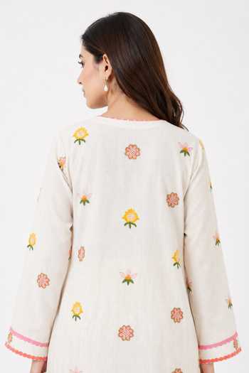 Poppi Off White Cotton Split V-neck Floral Print Kurta And Farshi Salwar Set Online at Aza Fashions Poppi_Off White Cotton Split V-neck Floral Print Kurta And Farshi Salwar Set _Online_at_Aza_Fashions