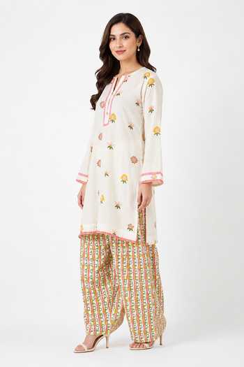 Shop Poppi Off White Cotton Split V-neck Floral Print Kurta And Farshi Salwar Set Online at Aza Fashions Shop_Poppi_Off White Cotton Split V-neck Floral Print Kurta And Farshi Salwar Set _Online_at_Aza_Fashions