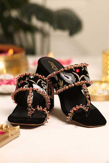 Buy 5elements Black Naqsh Floral Embroidered Heels Buy_5elements_Black Naqsh Floral Embroidered Heels