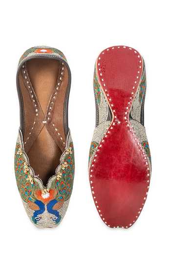 Buy 5elements Grey Mayurakshi Embroidered Juttis Buy_5elements_Grey Mayurakshi Embroidered Juttis