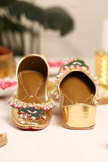 5elements Gulposh Embroidered Juttis