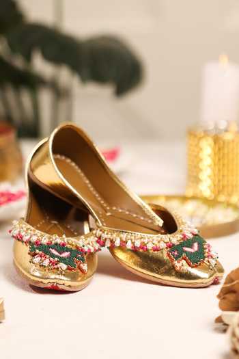 5elements Gulposh Embroidered Juttis