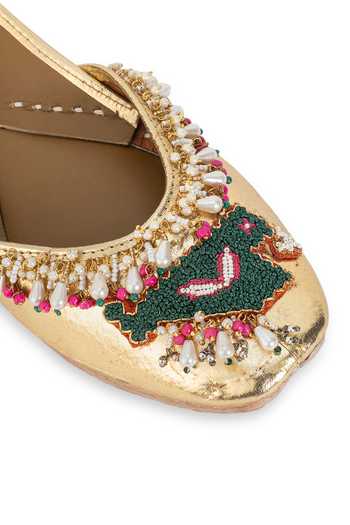 Buy_5elements_Gold Gulposh Embroidered Juttis 