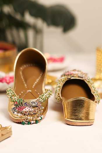 Buy_5elements_Gold Zehra Embellished Juttis 