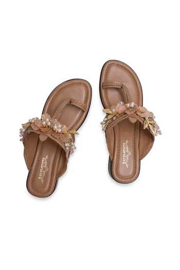 Buy_5elements_Beige Noorza Kolhapuri Flats _Online_at_Aza_Fashions