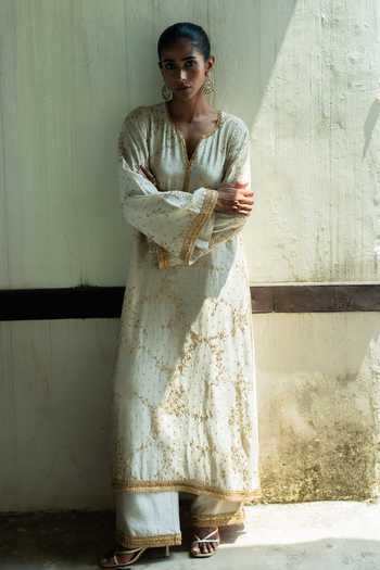Deep Thee Embroidered Kurta With Pant