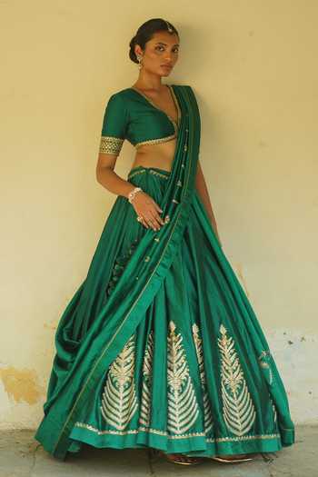 Shop Deep Thee Emerald Green Silk, Shantoon Sweetheart Neck Hand Embroidered Lehenga Set Online at Aza Fashions Shop_Deep Thee_Emerald Green Silk, Shantoon Sweetheart Neck Hand Embroidered Lehenga Set _Online_at_Aza_Fashions