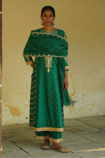 Deep Thee Embroidered Kurta Set