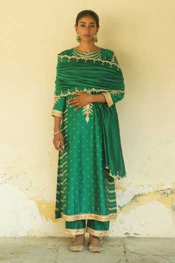 Deep Thee Embroidered Kurta Set