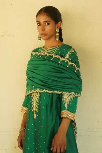 Deep Thee_Emerald Green Silk, Shantoon Round Neck, Yes Embroidered Kurta Set _Online_at_Aza_Fashions