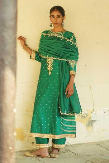 Buy_Deep Thee_Emerald Green Silk, Shantoon Round Neck, Yes Embroidered Kurta Set _Online_at_Aza_Fashions