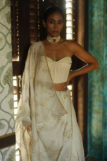 Buy Deep Thee Ivory Organza Embroidery Sweetheart Neck Saree With Corset Online at Aza Fashions Buy_Deep Thee_Ivory Organza Embroidery Sweetheart Neck Saree With Corset _Online_at_Aza_Fashions