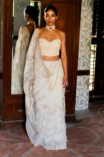 Deep Thee Ivory Organza Embroidery Sweetheart Neck Saree With Corset at Aza Fashions Deep Thee_Ivory Organza Embroidery Sweetheart Neck Saree With Corset _at_Aza_Fashions