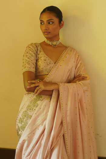 Deep Thee_Peach Silk Sweetheart Neck Embroidered Saree With Blouse _Online_at_Aza_Fashions