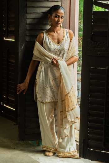 Deep Thee Embroidered Kurta Set