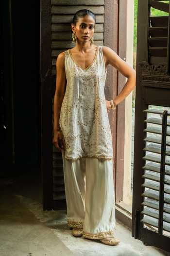 Shop_Deep Thee_Ivory Silk, Shantoon V-neck Embroidered Kurta Set _Online_at_Aza_Fashions