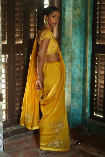 Deep Thee Embroidered Saree With Blouse
