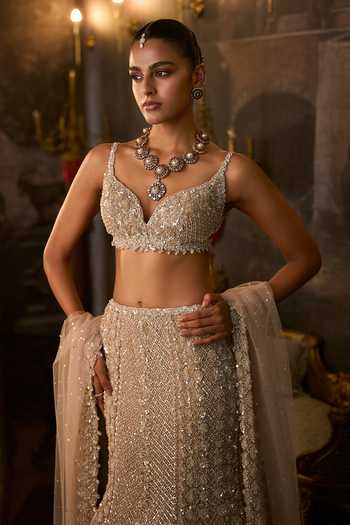 Seema Gujral Gold Net Sweetheart Neck Floral Embroidered Bridal Lehenga Set Online at Aza Fashions Seema Gujral_Gold Net Sweetheart Neck Floral Embroidered Bridal Lehenga Set _Online_at_Aza_Fashions