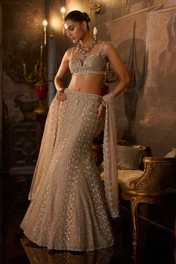 Shop Seema Gujral Gold Net Sweetheart Neck Floral Embroidered Bridal Lehenga Set Online at Aza Fashions Shop_Seema Gujral_Gold Net Sweetheart Neck Floral Embroidered Bridal Lehenga Set _Online_at_Aza_Fashions