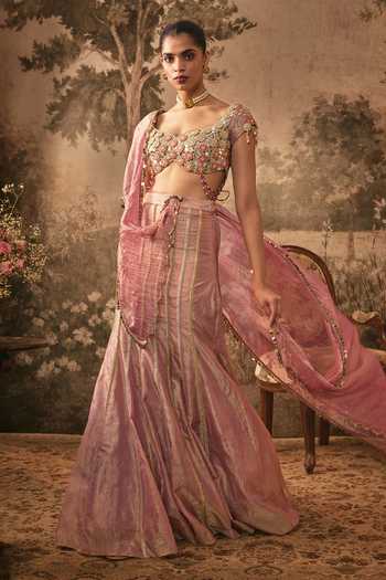 Buy Vana Ethnics Pink Tissue Sweetheart Neck Dusty Rose Metallic Lehenga Set Online at Aza Fashions Buy_Vana Ethnics_Pink Tissue Sweetheart Neck Dusty Rose Metallic Lehenga Set _Online_at_Aza_Fashions