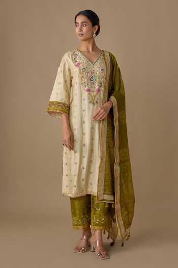 Sheeshakari_Cream Silk V-neck, Yes Hand Embroidered Kurta Set _Online_at_Aza_Fashions