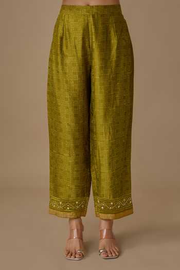 Shop_Sheeshakari_Cream Silk V-neck, Yes Hand Embroidered Kurta Set _Online_at_Aza_Fashions