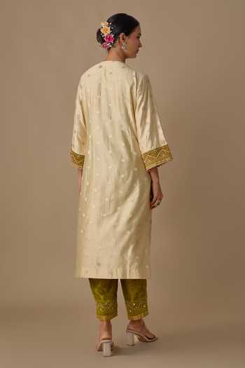 Sheeshakari Floral Yoke Embroidered Kurta Set 