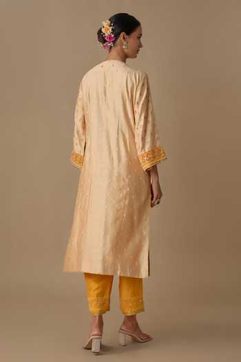 Sheeshakari Floral Yoke Hand Embroidered Kurta Set 
