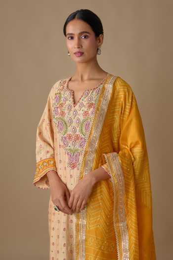Shop Sheeshakari Cream Silk V-neck, Yes Floral Yoke Hand Embroidered Kurta Set Online at Aza Fashions Shop_Sheeshakari_Cream Silk V-neck, Yes Floral Yoke Hand Embroidered Kurta Set _Online_at_Aza_Fashions
