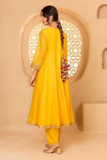 saina kapoor Yoke Embroidered Kurta Set 