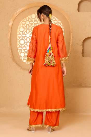 saina kapoor Embroidered Kurta Set 
