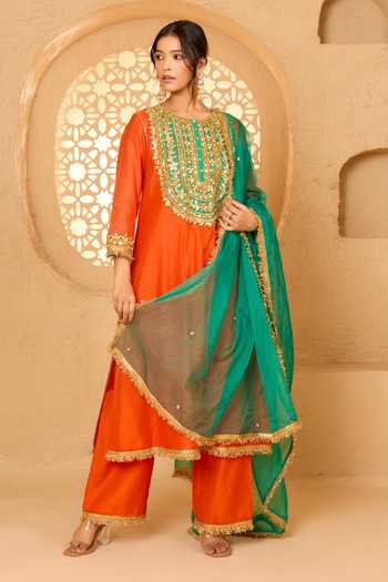saina kapoor Embroidered Kurta Set 