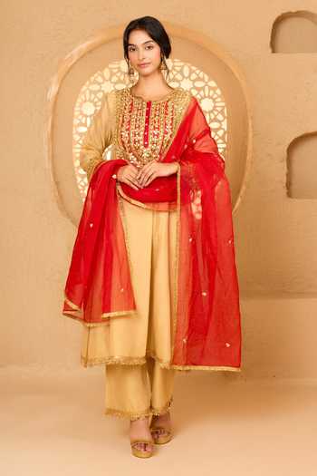 saina kapoor Gota Patti Work Kurta Set 