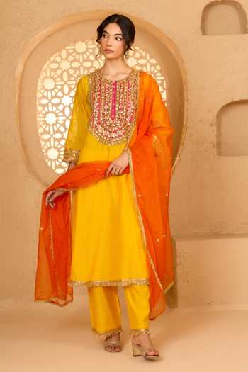 saina kapoor Yoke Embroidered Kurta Set 