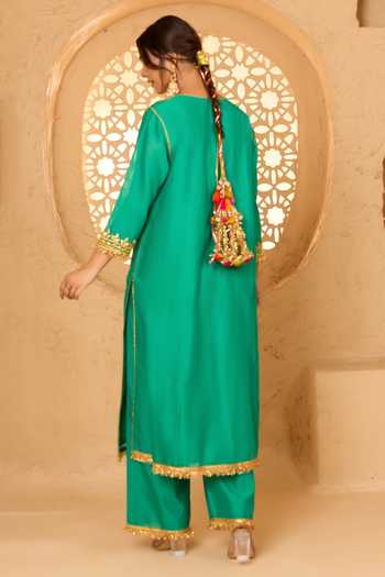 saina kapoor Gota Patti Embroidered Kurta Set 