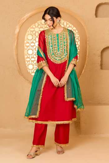 saina kapoor Gota Patti Embellished Kurta Set 