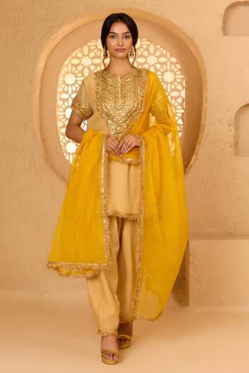 saina kapoor Sequin Embroidered Kurta Set 