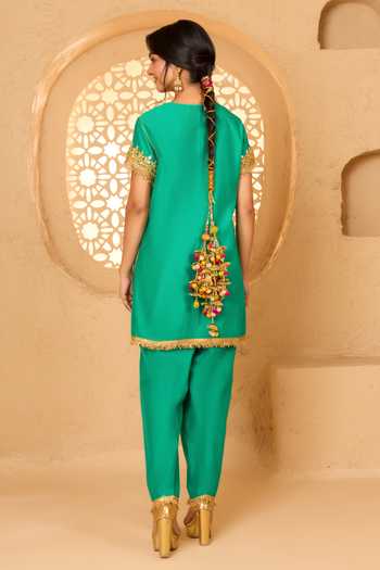 saina kapoor Floral Embroidered Kurta Salwar Set 
