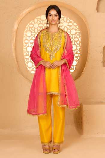 saina kapoor Embroidered Kurta Pant Set 