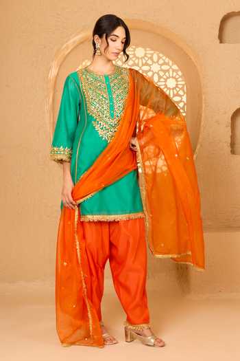 Shop saina kapoor Green Cotton, Organza, Chanderi, Viscose Round Neck Trellis Pattern Kurta Set Online at Aza Fashions Shop_saina kapoor_Green Cotton, Organza, Chanderi, Viscose Round Neck Trellis Pattern Kurta Set _Online_at_Aza_Fashions