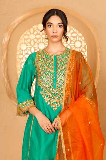saina kapoor Green Cotton, Organza, Chanderi, Viscose Round Neck Trellis Pattern Kurta Set at Aza Fashions saina kapoor_Green Cotton, Organza, Chanderi, Viscose Round Neck Trellis Pattern Kurta Set _at_Aza_Fashions