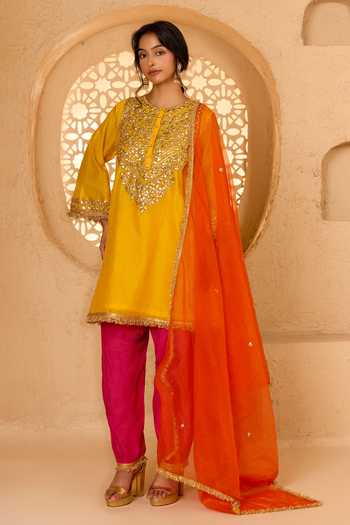 Buy saina kapoor Yellow Cotton, Organza, Chanderi, Viscose Diagonal Trellis Pattern Kurta Set Online at Aza Fashions Buy_saina kapoor_Yellow Cotton, Organza, Chanderi, Viscose Diagonal Trellis Pattern Kurta Set _Online_at_Aza_Fashions