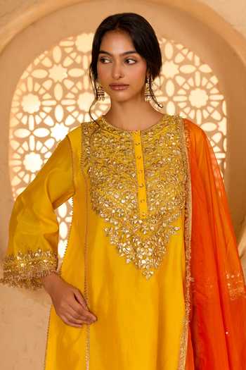 Shop saina kapoor Yellow Cotton, Organza, Chanderi, Viscose Diagonal Trellis Pattern Kurta Set Online at Aza Fashions Shop_saina kapoor_Yellow Cotton, Organza, Chanderi, Viscose Diagonal Trellis Pattern Kurta Set _Online_at_Aza_Fashions