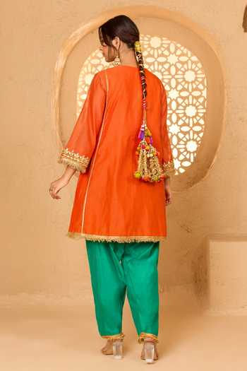 saina kapoor Diagonal Trellis Embroidered Kurta Set 
