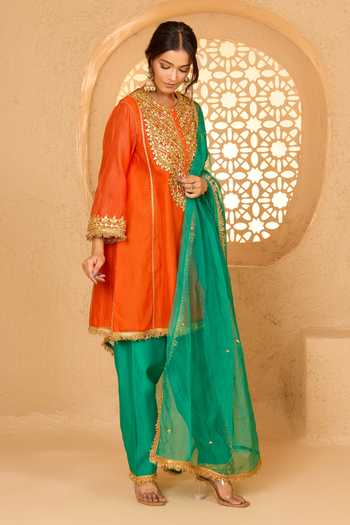 Buy saina kapoor Orange Cotton, Organza, Chanderi, Viscose Diagonal Trellis Embroidered Kurta Set Online at Aza Fashions Buy_saina kapoor_Orange Cotton, Organza, Chanderi, Viscose Diagonal Trellis Embroidered Kurta Set _Online_at_Aza_Fashions