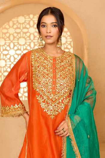 Shop saina kapoor Orange Cotton, Organza, Chanderi, Viscose Diagonal Trellis Embroidered Kurta Set Online at Aza Fashions Shop_saina kapoor_Orange Cotton, Organza, Chanderi, Viscose Diagonal Trellis Embroidered Kurta Set _Online_at_Aza_Fashions