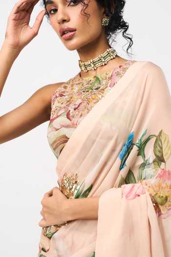 Issa Studio By Chetana & Swathi Peach Organza Round Neck Mansi Printed Saree With Blouse at Aza Fashions Issa Studio By Chetana & Swathi_Peach Organza Round Neck Mansi Printed Saree With Blouse _at_Aza_Fashions