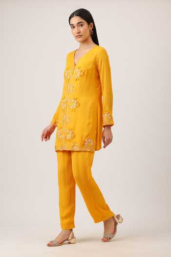 Buy_Vidushi Gupta_Yellow Organza, Chinon, Chiffon V-neck Hand Embroidered Kurta Set _Online_at_Aza_Fashions